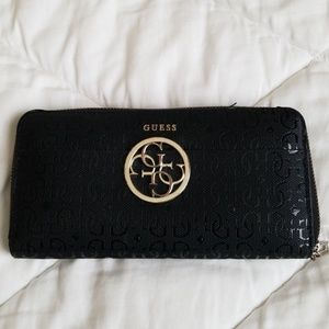 Pre-loved GUESS Shinny Black Wallet
